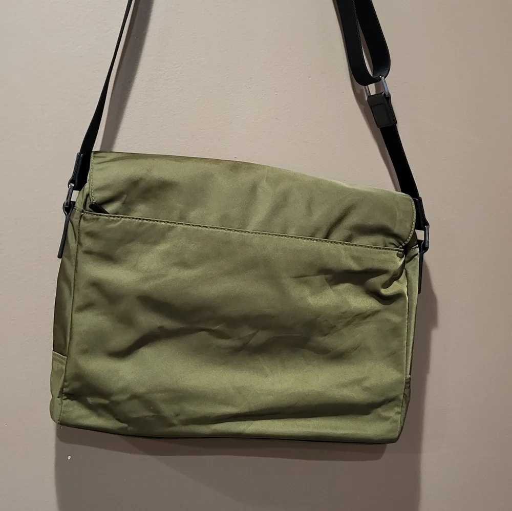 MICHAEL KORS KENT MK Messenger Shoulder Bag Military Army Green Nylon